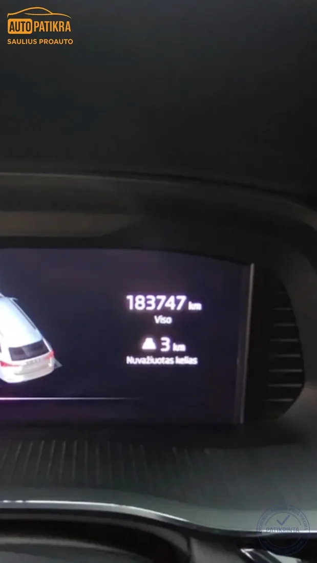 Škoda Octavia prietaisų skydelyje rodoma 183 747 km rida