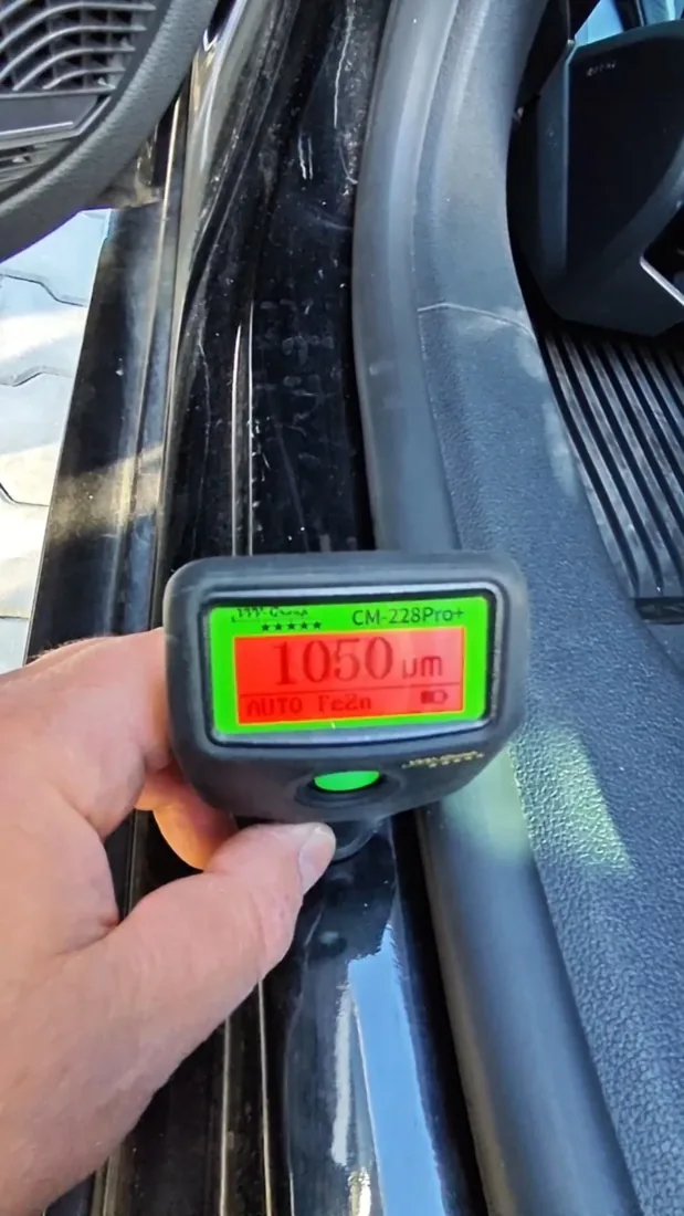 Audi A5 kairės pusės kėbulo dangos storio matavimas – 1050 mikrometrų